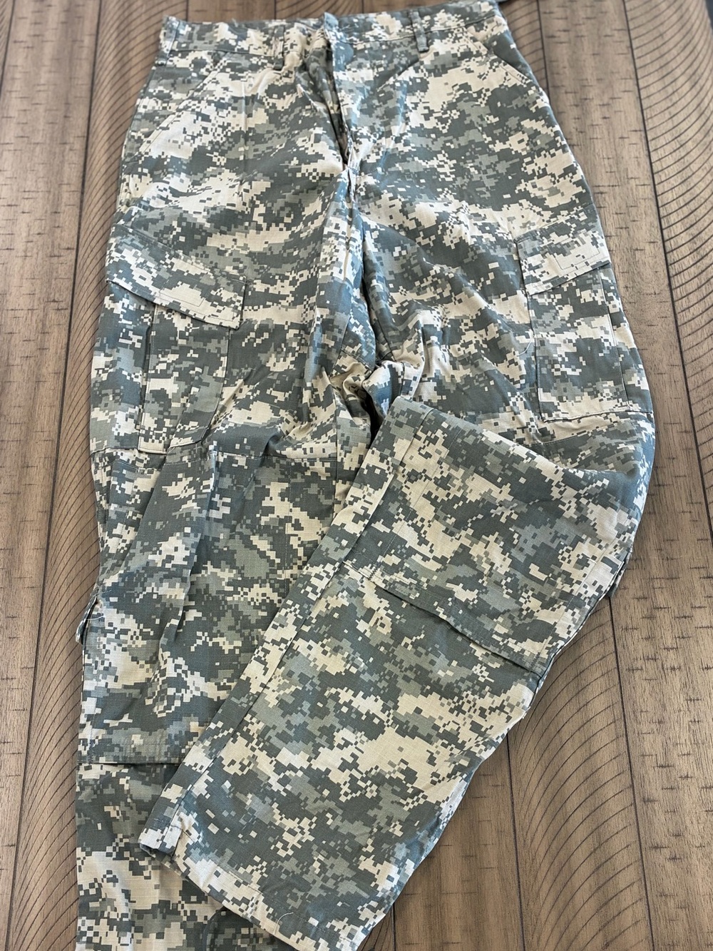 U.S military issue Digital Camo Utility cargo pants measurement in photos